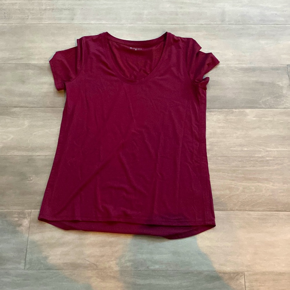 Athleta maroon v-neck top. Size medium.